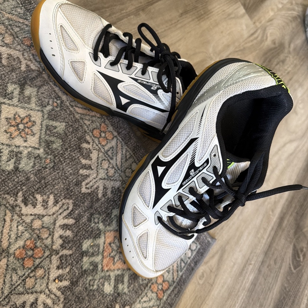 Mizuno Cyclone Speed 2 White & Black Women's Sz 9 Non Marking Volleyball Shoes